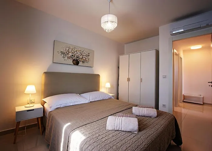 Sea Front Apartments Ivana