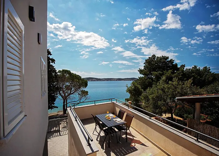 Sea Front Apartments Ivana